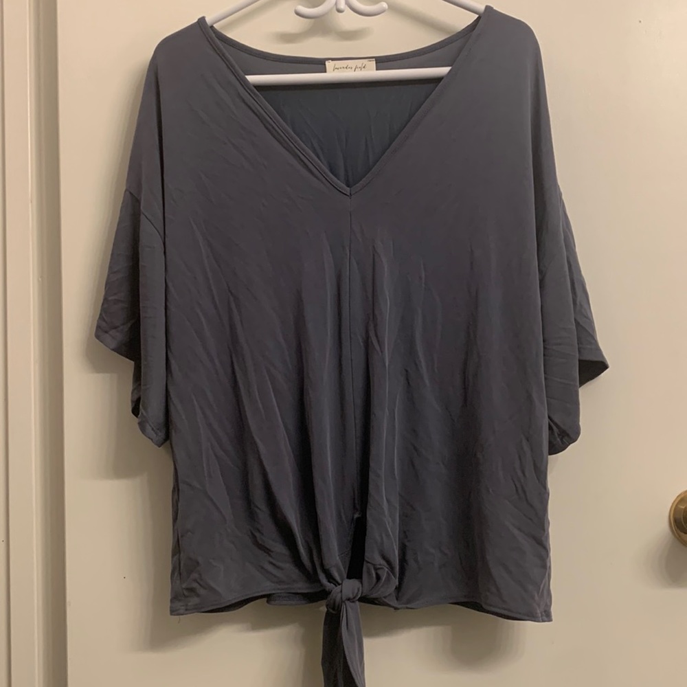 Loose fitting blue v-neck t-shirt, tie in the front, size L